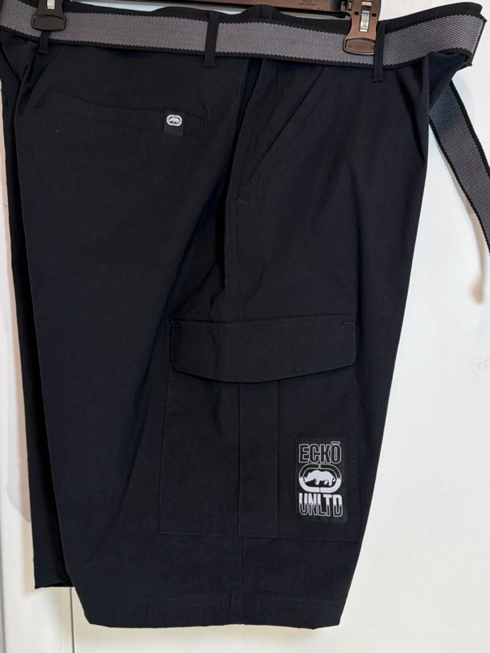 NWOT) Ecko Unltd. Cargo Shorts in sleek black waist 38,